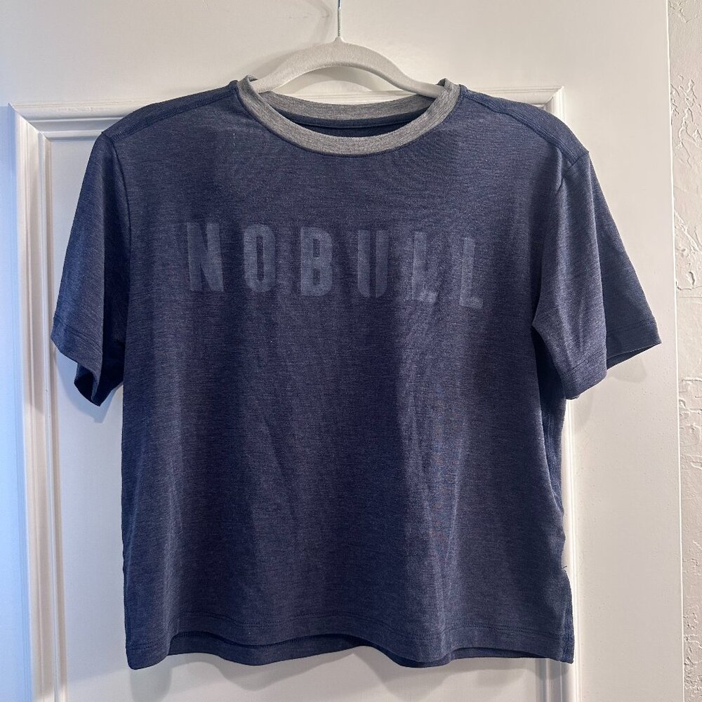 Medium navy NOBULL cropped tee